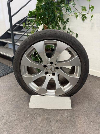 Brugte 18" Alufælge til 219 CLS (KUN AFHENTNING)