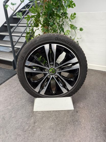 Brugte 18" vinterhjul til C-klasse 206 med brede baghjul 2021- (KUN AFHENTNING)