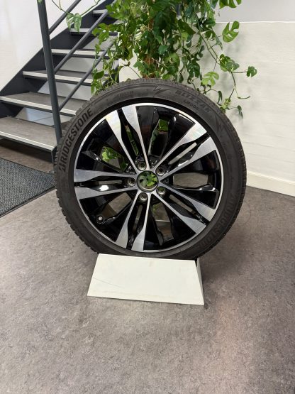Brugte 18" vinterhjul til C-klasse 206 med brede baghjul 2021- (KUN AFHENTNING) - Billede 4