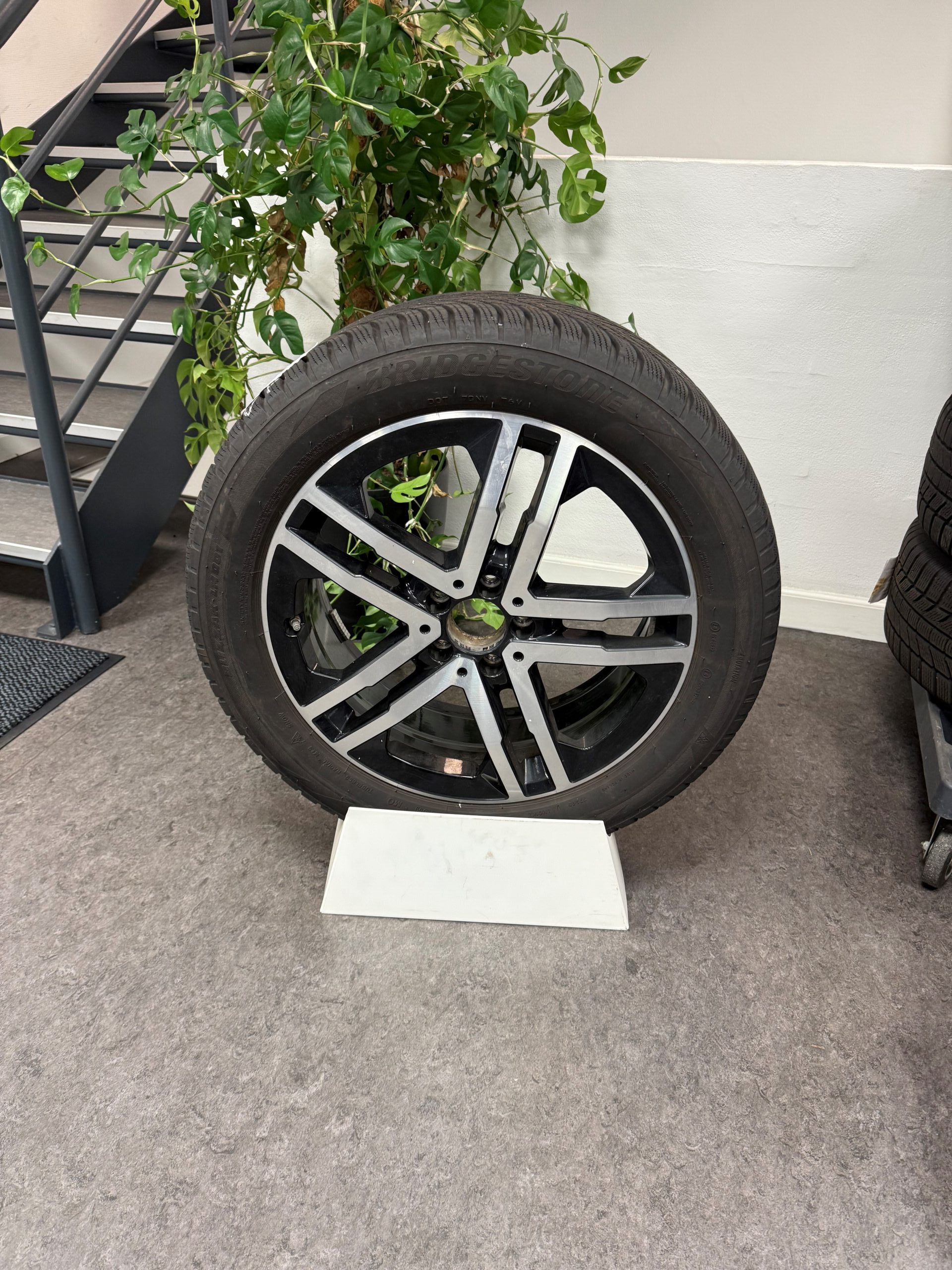 Brugte 19" Vinterhjul til GLA + GLB (KUN AFHENTNING) - Billede 2