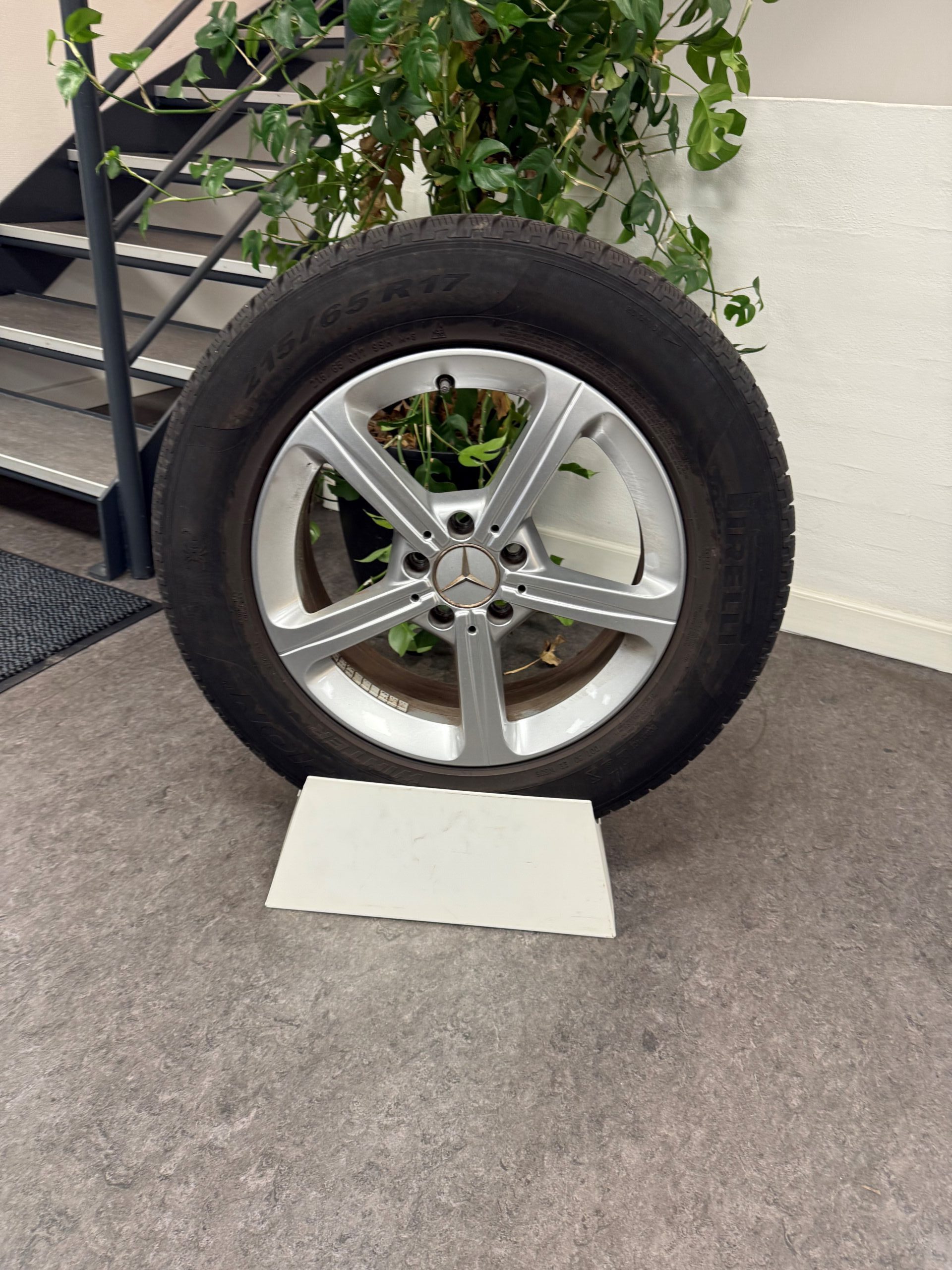 Brugte 17" Vinterhjul til GLA + GLB (KUN AFHENTNING) - Billede 2